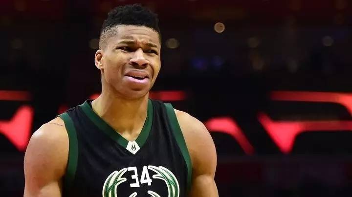 开云APP- C罗焦点对战，字母哥与70激战勇士分钟，出色发挥胜负难料！赢得满堂喝彩