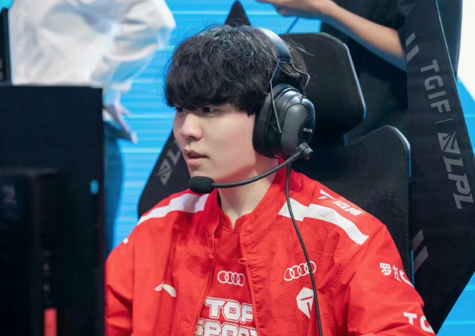 开云APP-包含Rookie在TES比赛中比赛规则变更，反败为胜引发热议！全场沸腾不已的词条